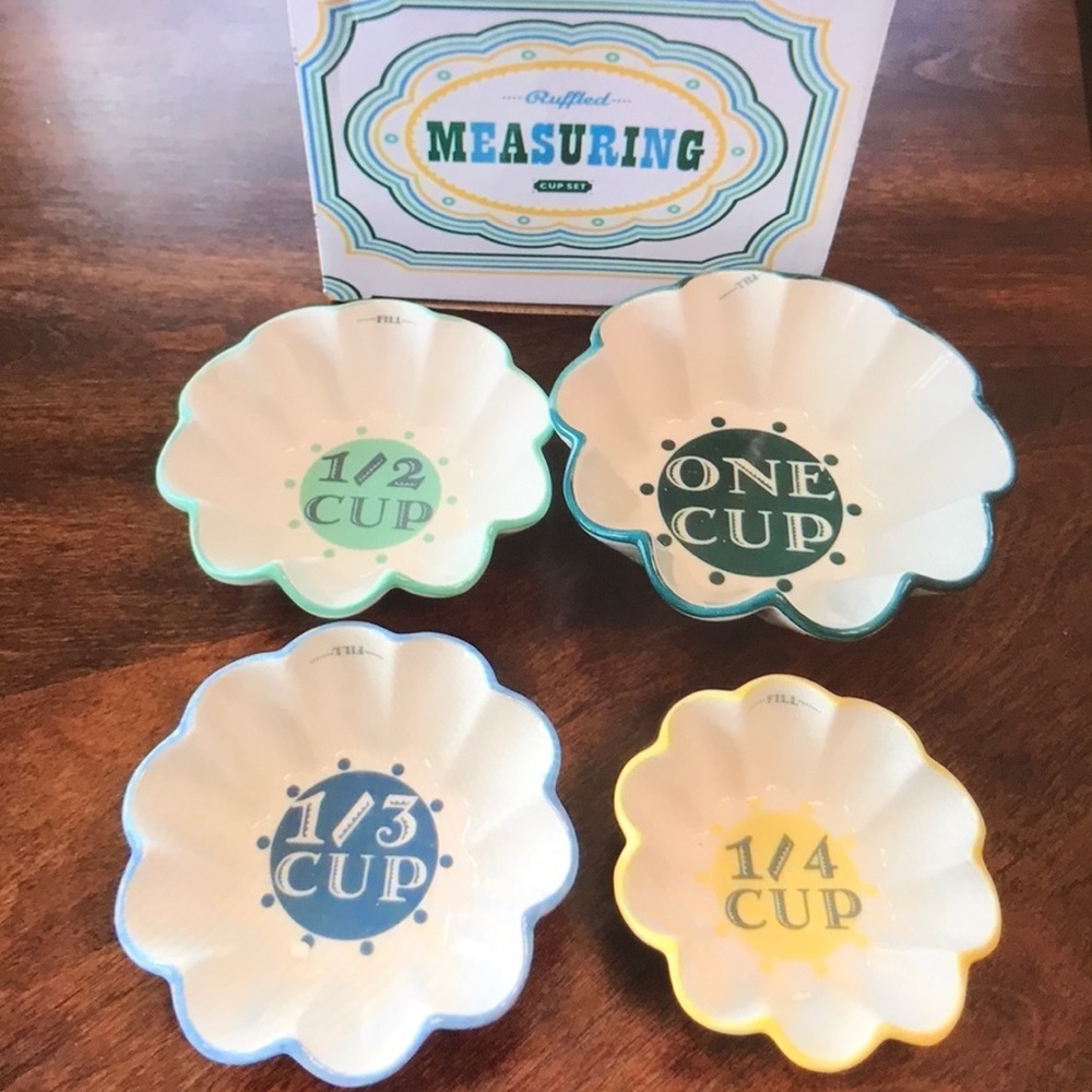 Measuring cups that look like cupcake holders